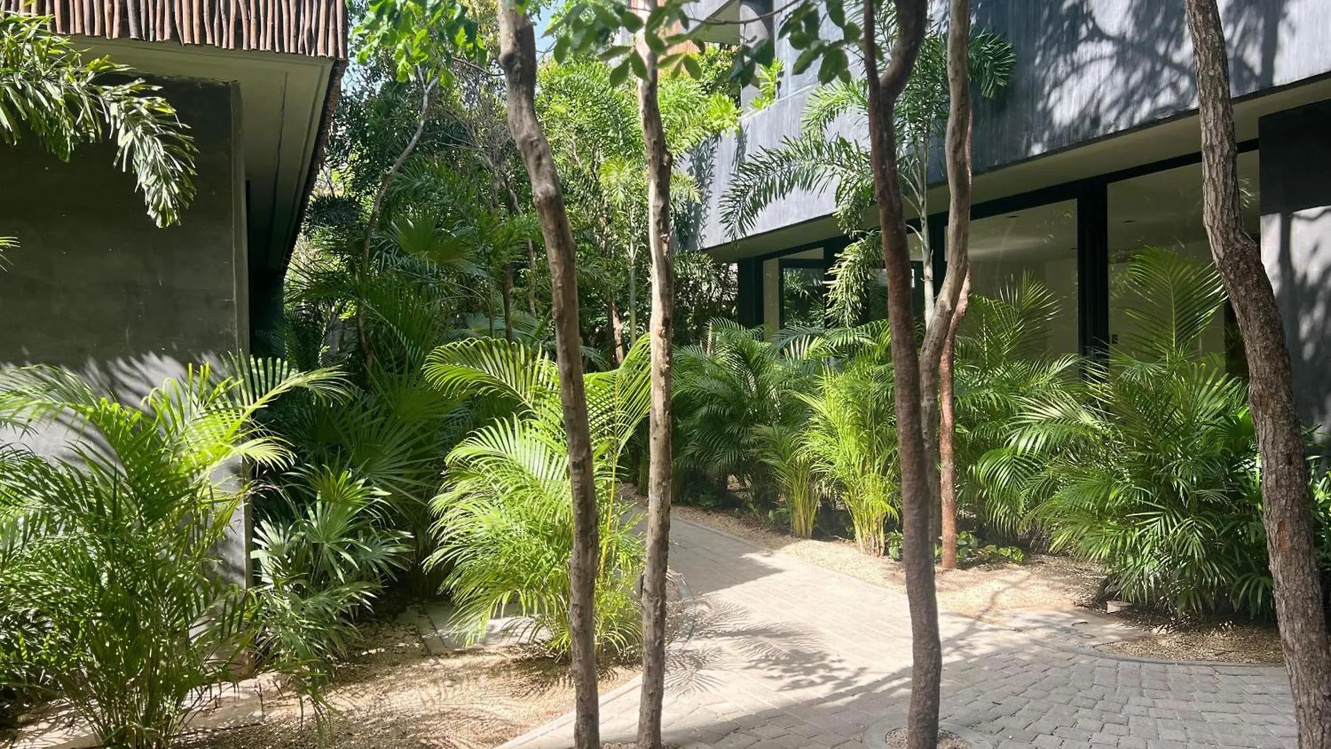 Lovely 2Bedroom Apartment Serviced + Pool & Garden 툴룸